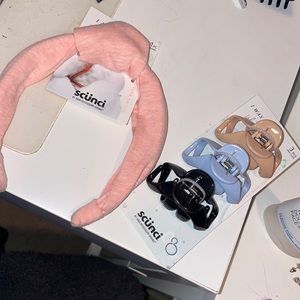 Never been used, headband and hair clip set